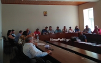 "&Delta;&iota;&alpha; &pi;&epsilon;&rho;&iota;&phi;&omicron;&rho;ά&sigmaf;" &sigma;&upsilon;&nu;&epsilon;&delta;&rho;ί&alpha;&sigma;&epsilon; &tau;&omicron; &delta;&eta;&mu;&omicron;&tau;&iota;&kappa;ό &sigma;&upsilon;&mu;&beta;&omicron;ύ&lambda;&iota;&omicron; &Alpha;&gamma;&rho;ά&phi;&omega;&nu;-Ό&lambda;&eta; &eta; &alpha;&tau;&zeta;έ&nu;&tau;&alpha;