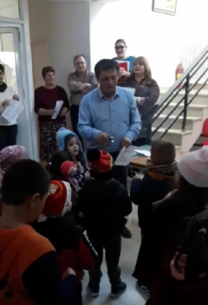 &Tau;&alpha; &nu;&eta;&pi;&iota;ά&kappa;&iota;&alpha; &tau;&alpha; ..έ&psi;&alpha;&lambda;&alpha;&nu; &sigma;&tau;&omicron;&nu; &delta;ή&mu;&alpha;&rho;&chi;&omicron; &Alpha;&lambda;&iota;ά&rho;&tau;&omicron;&upsilon; &Gamma;.&Nu;&tau;&alpha;&sigma;&iota;ώ&tau;&eta;(&Beta;ί&nu;&tau;&epsilon;&omicron;)