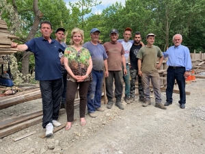 "&Omicron;&rho;&gamma;ώ&nu;&epsilon;&iota;" &tau;&alpha; &chi;&omega;&rho;&iota;ά &tau;&eta;&sigmaf; &Epsilon;&upsilon;&rho;&upsilon;&tau;&alpha;&nu;ί&alpha;&sigmaf; &eta; &Theta;&omega;&mu;&alpha;ΐ&sigmaf; &Omicron;&iota;&kappa;&omicron;&nu;ό&mu;&omicron;&upsilon;