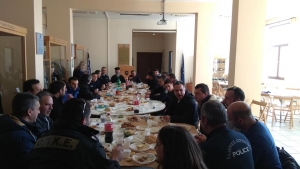 Έ&kappa;&omicron;&psi;&alpha;&nu; &tau;&eta;&nu; &pi;ί&tau;&alpha; &tau;&omicron;&upsilon;&sigmaf; &omicron;&iota; &alpha;&sigma;&tau;&upsilon;&nu;&omicron;&mu;&iota;&kappa;&omicron;ί &tau;&eta;&sigmaf; &Epsilon;&upsilon;&rho;&upsilon;&tau;&alpha;&nu;ί&alpha;&sigmaf;(&Phi;ώ&tau;&omicron;)