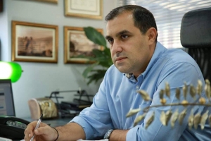 Σε θερμό κλίμα η περιοδεία του Κώστα Κατσαφάδου στο Μεγαλοχώρι Μεθάνων