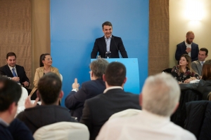 &Mu;&eta;&tau;&sigma;&omicron;&tau;ά&kappa;&eta;&sigmaf; &alpha;&pi;&omicron; &Kappa;&alpha;&rho;&pi;&epsilon;&nu;ή&sigma;&iota;:"A&nu;&alpha;&delta;ύ&epsilon;&tau;&alpha;&iota; &delta;&upsilon;&sigma;&omega;&delta;ί&alpha; &alpha;&pi;ό &tau;&iota;&sigmaf; &epsilon;&xi;&epsilon;&lambda;ί&xi;&epsilon;&iota;&sigmaf; &tau;&omega;&nu; &tau;&epsilon;&lambda;&epsilon;&upsilon;&tau;&alpha;ί&omega;&nu; &eta;&mu;&epsilon;&rho;ώ&nu; &sigma;&tau;&eta; &Beta;&omicron;&upsilon;&lambda;ή"(&Phi;ώ&tau;&omicron;)