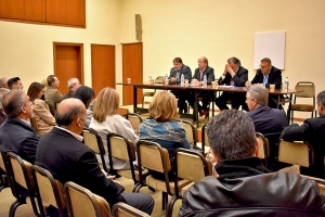 &laquo;&Delta;&epsilon;&lambda;&phi;&iota;&kappa;ό &Pi;&alpha;&nu;&epsilon;&pi;&iota;&sigma;&tau;ή&mu;&iota;&omicron;&raquo;:&Epsilon;&pi;&iota; &tau;ά&pi;&eta;&tau;&omicron;&sigmaf; &eta; ί&delta;&rho;&upsilon;&sigma;&eta; &sigma;&chi;&omicron;&lambda;ή&sigmaf; &sigma;&tau;&eta;&nu; &Epsilon;&upsilon;&rho;&upsilon;&tau;&alpha;&nu;ί&alpha;