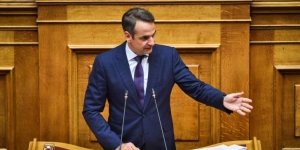 Μητσοτάκης στη Βουλή:Γιατί αποφασίστηκε το lockdown - Δύσκολες οι επόμενες ημέρες