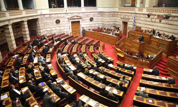 &Mu;&omicron;&iota;&rho;ά&zeta;&omicron;&upsilon;&nu; 13,5 &epsilon;&kappa;.&epsilon;&upsilon;&rho;ώ &sigma;&tau;&alpha; &kappa;ό&mu;&mu;&alpha;&tau;&alpha; &epsilon;&nu; &mu;έ&sigma;&omega; &pi;&alpha;&nu;&delta;&eta;&mu;ί&alpha;&sigmaf;!-&Nu;ό&mu;&iota;&mu;&omicron; ά&rho;&alpha; &kappa;&alpha;&iota; &eta;&theta;&iota;&kappa;ό;