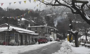 Ευρυτανία:Χιόνια,άνεμοι και... αλυσίδες