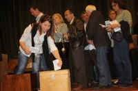 &Mu;ύ&rho;&iota;&zeta;&epsilon; .."&mu;&pi;&alpha;&rho;&omicron;ύ&tau;&iota;" &eta; &alpha;&tau;&mu;ό&sigma;&phi;&alpha;&iota;&rho;&alpha; &sigma;&tau;&iota;&sigmaf; &epsilon;&kappa;&lambda;&omicron;&gamma;έ&sigmaf; &tau;&eta;&sigmaf; &Omicron;&Epsilon;&Sigma;