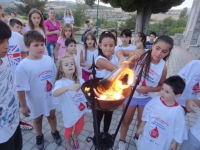 &Tau;&omicron; &Alpha;&gamma;&rho;ί&nu;&iota;&omicron; &upsilon;&pi;&omicron;&delta;έ&chi;&epsilon;&tau;&alpha;&iota; &tau;&eta;&nu; "&Phi;&lambda;ό&gamma;&alpha; &tau;&eta;&sigmaf; &Alpha;&gamma;ά&pi;&eta;&sigmaf;"