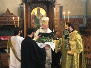 &Mu;&eta;&tau;&rho;&omicron;&pi;&omicron;&lambda;ί&tau;&eta;&sigmaf; &Kappa;&omicron;&sigma;&mu;ά&sigmaf;:&laquo;H Έ&xi;&omicron;&delta;&omicron;&sigmaf; &tau;&omicron;&upsilon; &Mu;&epsilon;&sigma;&omicron;&lambda;&omicron;&gamma;&gamma;ί&omicron;&upsilon;  &tau;&omicron; &pi;&omicron;&lambda;&upsilon;&tau;&iota;&mu;ό&tau;&epsilon;&rho;&omicron; &sigma;&tau;&epsilon;&phi;ά&nu;&iota; &tau;&eta;&sigmaf; &Epsilon;&lambda;&lambda;ά&delta;&omicron;&sigmaf;!&raquo;