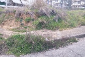 Σε κακό χάλι δρόμοι και πεζοδρόμια πέριξ του Πάρκου Αγρινίου-Aγανακτισμένοι οι κάτοικοι