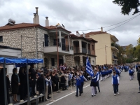 Με υπερηφάνεια και άψογο βηματισμό η παρέλαση στο Καρπενήσι(Φώτο&Βίντεο)