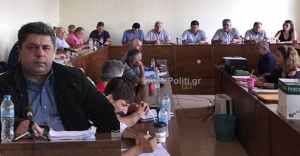 &Mu;&pi;&alpha;&mu;&pi;&alpha;&lambda;ή&sigmaf;:"&Delta;&epsilon;&nu; &epsilon;&kappa;&beta;&iota;ά&zeta;&omicron;&mu;&alpha;&iota;...Ό&pi;&omicron;&iota;&omicron;&sigmaf; &delta;&iota;&alpha;&phi;&omega;&nu;&epsilon;ί &pi;&alpha;&rho;&alpha;&iota;&tau;&epsilon;ί&tau;&alpha;&iota;"