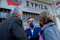 &Sigma;&Upsilon;&Rho;&Iota;&Zeta;&Alpha;:"&Tau;&rho;&iota;&pi;&lambda;ά&sigma;&iota;&alpha; &sigma;&upsilon;&mu;&mu;&epsilon;&tau;&omicron;&chi;ή &sigma;&tau;&eta;&nu; &epsilon;&kappa;&lambda;&omicron;&gamma;ή &sigma;&upsilon;&nu;έ&delta;&rho;&omega;&nu;"-&Sigma;&tau;&eta;&nu; &Kappa;&rho;ή&tau;&eta; &sigma;ή&mu;&epsilon;&rho;&alpha; &omicron; &Alpha;&lambda;έ&xi;&eta;&sigmaf; &Tau;&sigma;ί&pi;&rho;&alpha;&sigmaf;