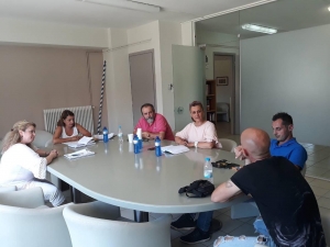 &Kappa;&alpha;&rho;&pi;&epsilon;&nu;ή&sigma;&iota;:E&pi;&iota; &tau;ά&pi;&eta;&tau;&omicron;&sigmaf; &eta; &alpha;&nu;&tau;&iota;&mu;&epsilon;&tau;ώ&pi;&iota;&sigma;&eta; &tau;&omicron;&upsilon; &zeta;&eta;&tau;ή&mu;&alpha;&tau;&omicron;&sigmaf; &tau;&omega;&nu; &alpha;&delta;έ&sigma;&pi;&omicron;&tau;&omega;&nu; &zeta;ώ&omega;&nu;