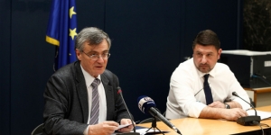 &Kappa;&omicron;&rho;&omicron;&nu;&omicron;ϊό&sigmaf;:116 &omicron;&iota; &nu;&epsilon;&kappa;&rho;&omicron;ί,10 &nu;έ&alpha; &kappa;&rho;&omicron;ύ&sigma;&mu;&alpha;&tau;&alpha; &kappa;&alpha;&iota; 2245 &alpha;&sigma;&theta;&epsilon;&nu;&epsilon;ί&sigmaf;