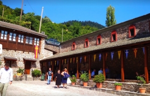 &Epsilon;&upsilon;&rho;&upsilon;&tau;&alpha;&nu;ί&alpha;:&Epsilon;&nu;&theta;&rho;ό&nu;&iota;&sigma;&eta; &nu;έ&omicron;&upsilon; &Eta;&gamma;&omicron;&upsilon;&mu;έ&nu;&omicron;&upsilon; &sigma;&tau;&eta; &nu;&epsilon;&omicron;ϊ&delta;&rho;&upsilon;&theta;&epsilon;ί&sigma;&alpha; &Iota;.&Mu; &Pi;&alpha;&nu;&alpha;&gamma;ί&alpha;&sigmaf; &Delta;&omicron;&mu;&iota;&alpha;&nu;ώ&nu;