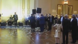&quot;Έβρεξε&quot; δολάρια στον χορό των Ευρυτάνων της Αμερικής(Βίντεο)