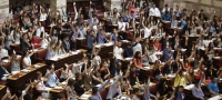 &Sigma;&tau;&eta; &Beta;&omicron;&upsilon;&lambda;ή &tau;&omega;&nu; &Epsilon;&phi;ή&beta;&omega;&nu; &alpha;&pi;ό &tau;&omicron; &Lambda;ύ&kappa;&epsilon;&iota;&omicron; &Kappa;&alpha;&rho;&pi;&epsilon;&nu;&eta;&sigma;ί&omicron;&upsilon;