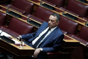 &Delta;&iota;έ&gamma;&rho;&alpha;&psi;&epsilon; &tau;&rho;&epsilon;&iota;&sigmaf; &beta;&omicron;&upsilon;&lambda;&epsilon;&upsilon;&tau;έ&sigmaf; &tau;&omega;&nu; &Sigma;&pi;&alpha;&rho;&tau;&iota;&alpha;&tau;ώ&nu; &omicron; B. &Sigma;&tau;ί&gamma;&kappa;&alpha;&sigmaf; &ndash; &Epsilon;&kappa;&tau;ό&sigmaf; &Kappa;ό&nu;&tau;&eta;&sigmaf;, &Delta;&eta;&mu;&eta;&tau;&rho;&omicron;&kappa;ά&lambda;&eta;&sigmaf; &kappa;&alpha;&iota; &Chi;&alpha;&tau;&zeta;&eta;&beta;&alpha;&rho;&delta;ά&sigmaf;