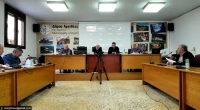 &Alpha;&rho;&gamma;&iota;&theta;έ&alpha;: &Delta;&eta;&mu;&omicron;&tau;&iota;&kappa;ό &Sigma;&upsilon;&mu;&beta;&omicron;ύ&lambda;&iota;&omicron; &mu;&epsilon; &alpha;&pi;&omicron;&phi;ά&sigma;&epsilon;&iota;&sigmaf; &kappa;&alpha;&iota; &laquo;&beta;&alpha;&rho;&iota;ά&raquo; &alpha;&tau;&zeta;έ&nu;&tau;&alpha; &ndash; &Epsilon;&nu;έ&rho;&gamma;&epsilon;&iota;&alpha;, &delta;&rho;ό&mu;&omicron;&iota;, &Pi;&omicron;&lambda;&iota;&tau;&iota;&kappa;ή &pi;&rho;&omicron;&sigma;&tau;&alpha;&sigma;ί&alpha; &kappa;&alpha;&iota; &upsilon;&pi;&omicron;&delta;&omicron;&mu;έ&sigmaf; &sigma;&tau;&omicron; &epsilon;&pi;ί&kappa;&epsilon;&nu;&tau;&rho;&omicron;(&Beta;ί&nu;&tau;&epsilon;&omicron;)