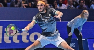 &Tau;&omicron; &sigma;ή&kappa;&omega;&sigma;&epsilon; &omicron; &Tau;&sigma;&iota;&tau;&sigma;&iota;&pi;ά&sigmaf;, &nu;&iota;&kappa;&eta;&tau;ή&sigmaf; &sigma;&tau;&omicron; ATP Finals!