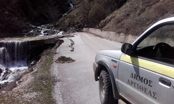 &Alpha;&rho;&gamma;&iota;&theta;έ&alpha;: &Sigma;&kappa;&lambda;&eta;&rho;ή &alpha;&pi;ά&nu;&tau;&eta;&sigma;&eta; &tau;&eta;&sigmaf; &Delta;&eta;&mu;&omicron;&tau;&iota;&kappa;ή&sigmaf; &Alpha;&rho;&chi;ή&sigmaf; &sigma;&tau;&iota;&sigmaf; &kappa;&alpha;&tau;&alpha;&gamma;&gamma;&epsilon;&lambda;ί&epsilon;&sigmaf; &tau;&eta;&sigmaf; &alpha;&nu;&tau;&iota;&pi;&omicron;&lambda;ί&tau;&epsilon;&upsilon;&sigma;&eta;&sigmaf;-&laquo;&Omicron;&iota; &mu;&epsilon;&tau;&alpha;&kappa;&iota;&nu;ή&sigma;&epsilon;&iota;&sigmaf; &epsilon;ί&nu;&alpha;&iota; &alpha;&nu;ά&gamma;&kappa;&eta;, ό&chi;&iota; &pi;&omicron;&lambda;&upsilon;&tau;έ&lambda;&epsilon;&iota;&alpha;&raquo;
