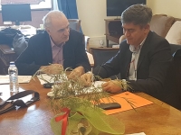 &Omicron; &Gamma;. &Beta;&alpha;&rho;&epsilon;&mu;έ&nu;&omicron;&sigmaf; &mu;&epsilon; &tau;&omicron;&nu; &delta;ή&mu;&alpha;&rho;&chi;&omicron; &Alpha;&kappa;&tau;ί&omicron;&upsilon;-&Beta;ό&nu;&iota;&tau;&sigma;&alpha;&sigmaf; &gamma;&iota;&alpha; &omicron;&delta;&iota;&kappa;ά έ&rho;&gamma;&alpha; &sigma;&tau;&eta;&nu; &pi;&epsilon;&rho;&iota;&omicron;&chi;ή