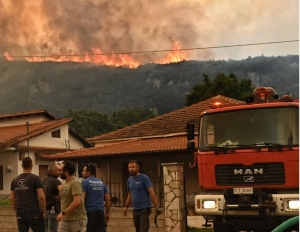 Σε ύφεση η φωτιά στον Φενεό Κορινθίας - Κάηκαν σπίτια, στον εισαγγελέα οι δύο συλληφθέντες