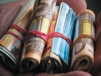 &Kappa;&omicron;&iota;&nu;&omega;&nu;&iota;&kappa;ό &mu;έ&rho;&iota;&sigma;&mu;&alpha;:&Pi;ό&tau;&epsilon; &kappa;&alpha;&iota; &pi;ό&sigma;&alpha; &chi;&rho;ή&mu;&alpha;&tau;&alpha; &theta;&alpha; &pi;ά&rho;&omicron;&upsilon;&nu; &omicron;&iota; &delta;&iota;&kappa;&alpha;&iota;&omicron;ύ&chi;&omicron;&iota;