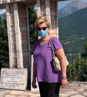 &Sigma;&tau;&alpha; &pi;ά&tau;&rho;&iota;&alpha; &epsilon;&delta;ά&phi;&eta; &eta; &Omicron;&iota;&kappa;&omicron;&nu;ό&mu;&omicron;&upsilon; &pi;&omicron;&upsilon;&hellip; &beta;&lambda;έ&pi;&epsilon;&iota; &Beta;&omicron;&upsilon;&lambda;ή!