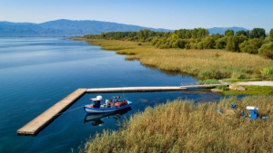 Η απέραντη Τριχωνίδα μας περιμένει για τα πρώτα ανοιξιάτικα weekends