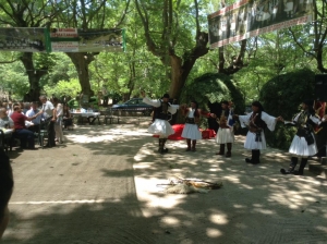 "&Beta;&omicron;ύ&lambda;&iota;&alpha;&xi;&alpha;&nu;" &alpha;&pi;ό &Sigma;&alpha;&rho;&alpha;&kappa;&alpha;&tau;&sigma;&alpha;&nu;&alpha;ί&omicron;&upsilon;&sigmaf; &tau;&alpha; Ά&gamma;&rho;&alpha;&phi;&alpha;-&Tau;&rho;&alpha;&nu;ό &gamma;&lambda;έ&nu;&tau;&iota;, &kappa;έ&phi;&iota;, &chi;&omicron;&rho;ό&sigmaf; &amp; &pi;&alpha;&rho;ά&delta;&omicron;&sigma;&eta;(&Phi;ώ&tau;&omicron;&amp;&Beta;ί&nu;&tau;&epsilon;&omicron;)