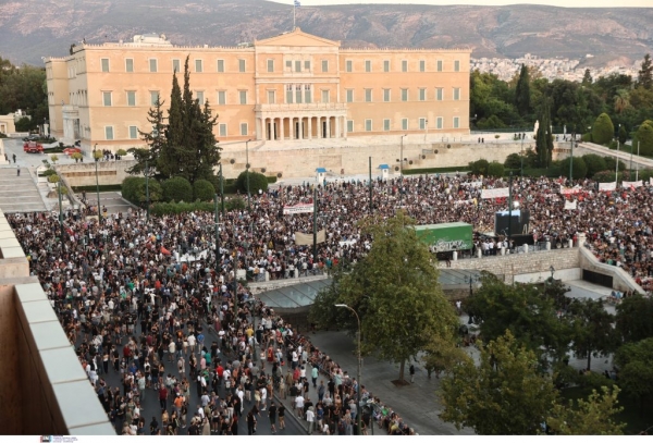 «Ήταν έγκλημα»: Συγκεντρώσεις σε όλη την Ελλάδα για τα Τέμπη- Πλήθος κόσμου στο Σύνταγμα