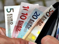 Καταβάλλεται σήμερα το «μπόνους» των 300 ευρώ σε επιπλέον 10.290 μακροχρόνια ανέργους