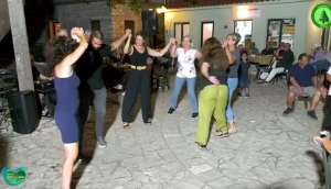 Το γλέντησαν με την ψυχή τους οι Ευρυτάνες  ομογενείς της Αμερικής στο Νεοχώρι (Bίντεο)