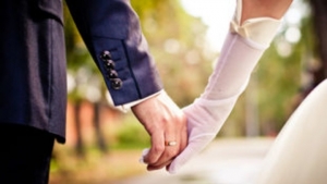 &Omicron; &gamma;ά&mu;&omicron;&sigmaf; &mu;&epsilon;&iota;ώ&nu;&epsilon;&iota; &tau;&omicron;&nu; &kappa;ί&nu;&delta;&upsilon;&nu;&omicron; &kappa;&alpha;&rho;&delta;&iota;&omicron;&pi;ά&theta;&epsilon;&iota;&alpha;&sigmaf; &kappa;&alpha;&iota; &epsilon;&gamma;&kappa;&epsilon;&phi;&alpha;&lambda;&iota;&kappa;&omicron;ύ