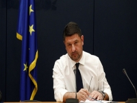 &Nu;ί&kappa;&omicron;&sigmaf; &Chi;&alpha;&rho;&delta;&alpha;&lambda;&iota;ά&sigmaf;:&Sigma;&epsilon; &kappa;&alpha;&rho;&alpha;&nu;&tau;ί&nu;&alpha; 5.800 &pi;&omicron;&lambda;ί&tau;&epsilon;&sigmaf;-Έ&rho;&chi;&omicron;&nu;&tau;&alpha;&iota; &sigma;&alpha;&rho;&omega;&tau;&iota;&kappa;&omicron;ί έ&lambda;&epsilon;&gamma;&chi;&omicron;&iota;