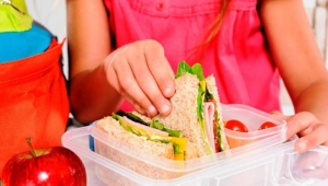 &Delta;&omega;&rho;&epsilon;ά&nu; &gamma;&epsilon;ύ&mu;&alpha;&tau;&alpha; &kappa;&alpha;&iota; &phi;έ&tau;&omicron;&sigmaf; &sigma;&tau;&omicron;&upsilon;&sigmaf; &mu;&alpha;&theta;&eta;&tau;έ&sigmaf; &tau;&eta;&sigmaf; &Sigma;&tau;&epsilon;&rho;&epsilon;ά&sigmaf;