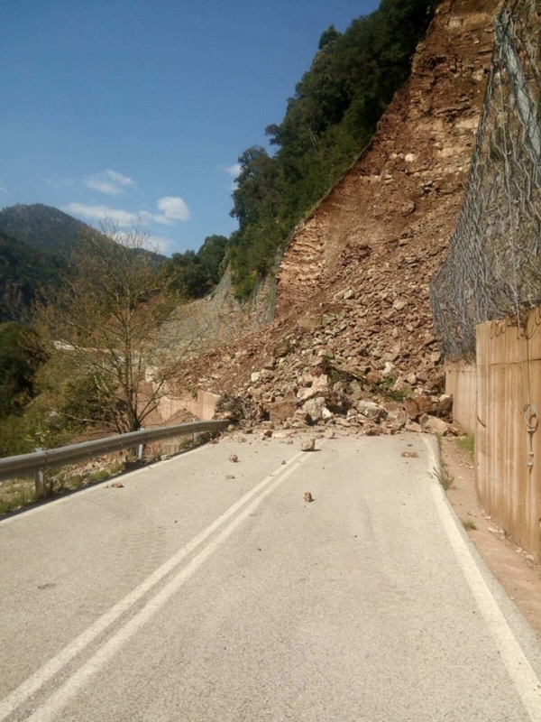 Το βουνό «κατέβηκε» στο δρόμο-Απίστευτη κατολίσθηση στα Άγραφα(Βίντεο)