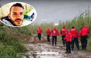 &Theta;&rho;ί&lambda;&epsilon;&rho; &sigma;&tau;&omicron; &Mu;&epsilon;&sigma;&omicron;&lambda;ό&gamma;&gamma;&iota;:&Kappa;&omicron;&rho;&upsilon;&phi;ώ&nu;&epsilon;&tau;&alpha;&iota; &eta; &alpha;&gamma;&omega;&nu;ί&alpha; &gamma;&iota;&alpha; &tau;&omicron;&nu; 31&chi;&rho;&omicron;&nu;&omicron; &Mu;&pi;ά&mu;&pi;&eta;-Nέ&alpha; &sigma;&tau;&omicron;&iota;&chi;&epsilon;ί&alpha; &sigma;&tau;&omicron; &mu;&iota;&kappa;&rho;&omicron;&sigma;&kappa;ό&pi;&iota;&omicron; &tau;&eta;&sigmaf; &Alpha;&sigma;&tau;&upsilon;&nu;&omicron;&mu;ί&alpha;&sigmaf;