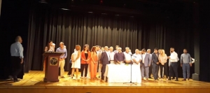 &Omicron;&rho;&kappa;ί&sigma;&tau;&eta;&kappa;&epsilon; &eta; &nu;έ&alpha; &delta;&eta;&mu;&omicron;&tau;&iota;&kappa;ή &alpha;&rho;&chi;ή  &Kappa;&alpha;&rho;&pi;&epsilon;&nu;&eta;&sigma;ί&omicron;&upsilon;(&Phi;ώ&tau;&omicron; &amp; &Beta;ί&nu;&tau;&epsilon;&omicron;)