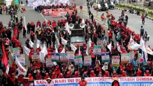 &Pi;ώ&sigmaf; &gamma;&iota;&omicron;&rho;&tau;ά&zeta;&epsilon;&tau;&alpha;&iota; &eta; &Epsilon;&rho;&gamma;&alpha;&tau;&iota;&kappa;ή &Pi;&rho;&omega;&tau;&omicron;&mu;&alpha;&gamma;&iota;ά &sigma;&epsilon; &delta;&iota;ά&phi;&omicron;&rho;&epsilon;&sigmaf; &chi;ώ&rho;&epsilon;&sigmaf; &sigma;&tau;&omicron;&nu; &kappa;ό&sigma;&mu;&omicron;