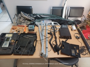 &Kappa;&upsilon;&nu;ή&gamma;&iota; &theta;&eta;&sigma;&alpha;&upsilon;&rho;&omicron;ύ &sigma;&tau;&eta;&nu; &Epsilon;&upsilon;&rho;&upsilon;&tau;&alpha;&nu;ί&alpha;:&Eta; &Alpha;&sigma;&tau;&upsilon;&nu;&omicron;&mu;ί&alpha; &xi;ή&lambda;&omega;&sigma;&epsilon; &pi;&alpha;&rho;ά&nu;&omicron;&mu;&omicron; &epsilon;&xi;&omicron;&pi;&lambda;&iota;&sigma;&mu;ό &alpha;&nu;&alpha;&sigma;&kappa;&alpha;&phi;ώ&nu;-&Chi;&epsilon;&iota;&rho;&omicron;&pi;έ&delta;&epsilon;&sigmaf; &sigma;&epsilon; &delta;ύ&omicron; ά&tau;&omicron;&mu;&alpha;