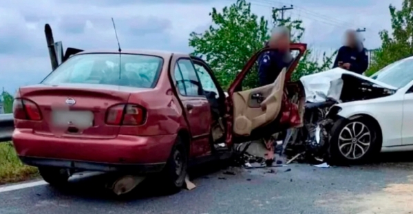 &Tau;&rho;&alpha;&gamma;&omega;&delta;ί&alpha; &sigma;&tau;&eta;&nu; &Kappa;&alpha;&beta;ά&lambda;&alpha;: &Nu;&epsilon;&kappa;&rho;ό 3 &epsilon;&tau;ώ&nu; &pi;&alpha;&iota;&delta;ί &sigma;&epsilon; &tau;&rho;&omicron;&chi;&alpha;ί&omicron;-&Chi;&omega;&rho;ί&sigmaf; &delta;ί&pi;&lambda;&omega;&mu;&alpha; &omicron;&delta;&eta;&gamma;&omicron;ύ&sigma;&epsilon; &omicron; &pi;&alpha;&tau;έ&rho;&alpha;&sigmaf;