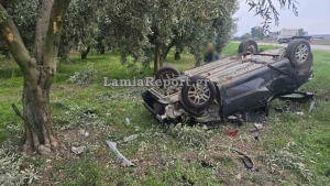 Τραγωδία στην Φθιώτιδα: Δύο φίλοι νεκροί σε τροχαίο-Το αυτοκίνητο εξετράπη της πορείας του και «καρφώθηκε» σε ελιά