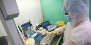 &Kappa;&omicron;&rho;&omega;&nu;&omicron;ϊό&sigmaf;:&Sigma;&upsilon;&mu;&pi;&tau;ώ&mu;&alpha;&tau;&alpha;, &mu;&epsilon;&tau;ά&delta;&omicron;&sigma;&eta; &kappa;&alpha;&iota; &mu;έ&tau;&rho;&alpha; &pi;&rho;&omicron;&sigma;&tau;&alpha;&sigma;ί&alpha;&sigmaf;-Ό&lambda;&alpha; ό&sigma;&alpha; &pi;&rho;έ&pi;&epsilon;&iota; &nu;&alpha; &xi;έ&rho;&epsilon;&tau;&epsilon;