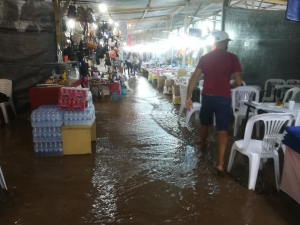 &Sigma;&tau;&omicron; &mu;έ&nu;&omicron;&sigmaf; &kappa;&alpha;&tau;&alpha;&iota;&gamma;ί&delta;&alpha;&sigmaf; &tau;&omicron; &Kappa;&alpha;&rho;&pi;&epsilon;&nu;ή&sigma;&iota;!&Pi;&omicron;&tau;ά&mu;&iota;&alpha; &omicron;&iota; &delta;&rho;ό&mu;&omicron;&iota;,&pi;&lambda;&eta;&mu;&mu;ύ&rho;&eta;&sigma;&epsilon; &tau;&omicron; &pi;&alpha;&zeta;ά&rho;&iota;(&Beta;ί&nu;&tau;&epsilon;&omicron;)