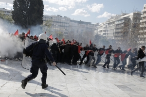 &Beta;&rho;&omicron;&nu;&tau;&epsilon;&rho;ό &laquo;ό&chi;&iota;&raquo; &sigma;&tau;&alpha; &iota;&delta;&iota;&omega;&tau;&iota;&kappa;ά &Alpha;&Epsilon;&Iota;: &Sigma;&epsilon; &epsilon;&xi;έ&lambda;&iota;&xi;&eta; &tau;&omicron; &sigma;&upsilon;&lambda;&lambda;&alpha;&lambda;&eta;&tau;ή&rho;&iota;&omicron;-&Tau;&rho;&alpha;&upsilon;&mu;&alpha;&tau;ί&epsilon;&sigmaf; &phi;&omicron;&iota;&tau;&eta;&tau;έ&sigmaf; &kappa;&alpha;&iota; &rho;&epsilon;&pi;ό&rho;&tau;&epsilon;&rho;