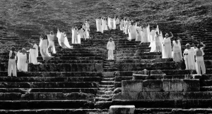 &Omicron;&iota; "&Epsilon;&kappa;&kappa;&lambda;&eta;&sigma;&iota;ά&zeta;&omicron;&upsilon;&sigma;&epsilon;&sigmaf;" &tau;&omicron;&upsilon; &Alpha;&rho;&iota;&sigma;&tau;&omicron;&phi;ά&nu;&eta; &tau;&omicron;&nu; &Alpha;ύ&gamma;&omicron;&upsilon;&sigma;&tau;&omicron; &sigma;&tau;&omicron; &Kappa;&alpha;&rho;&pi;&epsilon;&nu;ή&sigma;&iota;