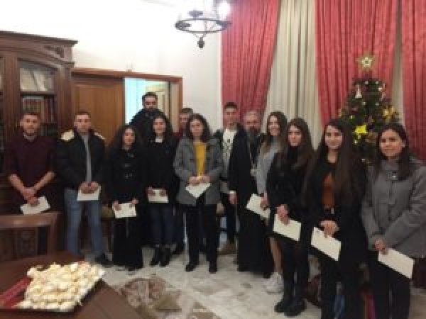 &Tau;&omicron;&upsilon;&sigmaf; &alpha;&rho;&iota;&sigma;&tau;&omicron;ύ&chi;&omicron;&upsilon;&sigmaf; &mu;&alpha;&theta;&eta;&tau;έ&sigmaf; &beta;&rho;ά&beta;&epsilon;&upsilon;&sigma;&epsilon; &eta; &Mu;&eta;&tau;&rho;ό&pi;&omicron;&lambda;&eta; &Kappa;&alpha;&rho;&pi;&epsilon;&nu;&eta;&sigma;ί&omicron;&upsilon;